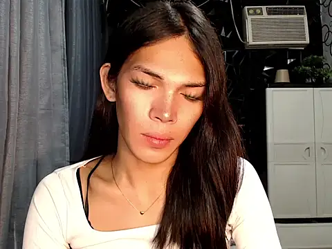 ladyhotcuming online show from 06-15-26, 08:00