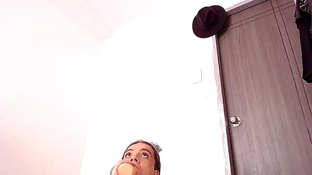 saara johnson496 online show from 11-15-25, 07:10