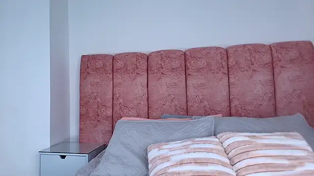 Snapshot of emmacurvy chatting on 11-12-25, 03:07 emmacurvy online show from 11-12-25, 03:07