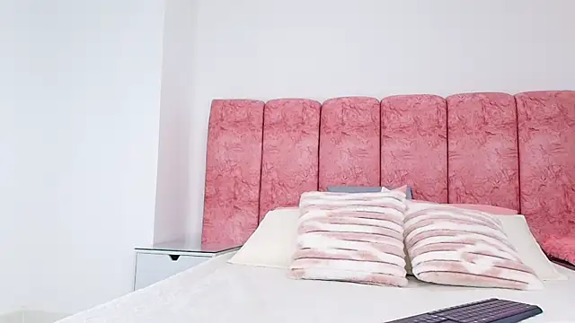 Snapshot of emmacurvy chatting on 11-13-25, 03:05 emmacurvy online show from 11-13-25, 03:05