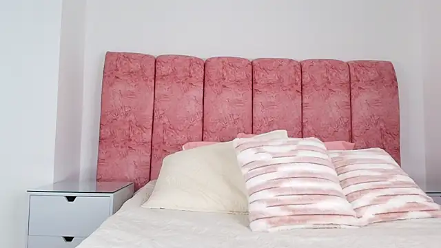 Snapshot of emmacurvy chatting on 11-20-25, 03:07 emmacurvy online show from 11-20-25, 03:07