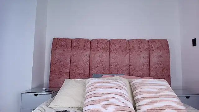 Snapshot of emmacurvy chatting on 11-21-25, 03:05 emmacurvy online show from 11-21-25, 03:05