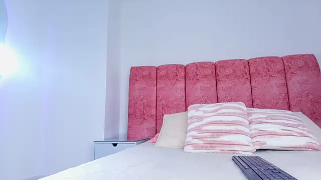 Snapshot of emmacurvy chatting on 12-04-25, 03:05 emmacurvy online show from 12-04-25, 03:05