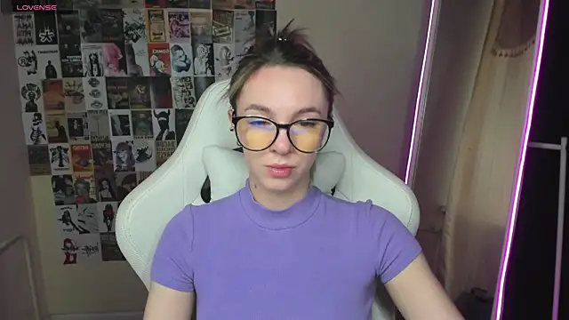 NessaDiazz online show from 10-21-25, 01:50