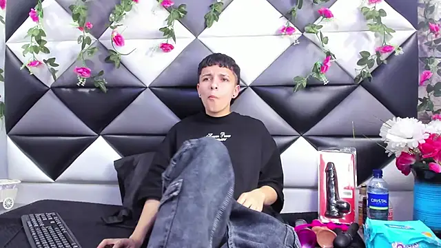 Snapshot of Megan_Thompson_ chatting on 09-21-25, 02:24 Megan Thompson  online show from 09-21-25, 02:24