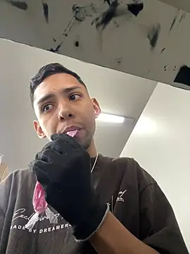 Oqui online show from 04-17-26, 08:23