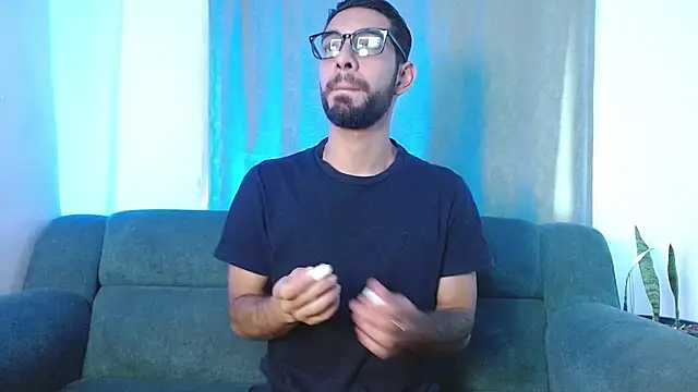 Snapshot of ReyPablo1 chatting on 10-14-25, 09:15 ReyPablo1 online show from 10-14-25, 09:15