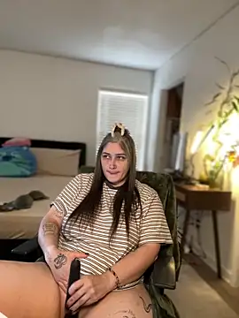 Snapshot of Alix_Valentine chatting on 04-19-26, 06:10 Alix Valentine online show from 04-19-26, 06:10