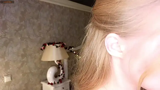 Snapshot of Emma_Frosty chatting on 09-11-25, 06:19 Emma Frosty online show from 09-11-25, 06:19