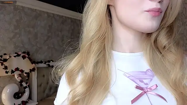 Snapshot of Emma_Frosty chatting on 11-01-25, 07:16 Emma Frosty online show from 11-01-25, 07:16