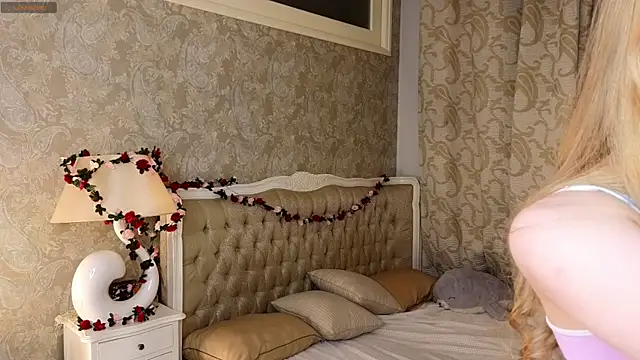 Snapshot of Emma_Frosty chatting on 11-08-25, 08:07 Emma Frosty online show from 11-08-25, 08:07