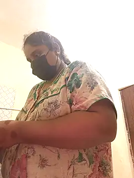 Snapshot of Villageanuty chatting on 10-18-25, 06:58 Villageanuty online show from 10-18-25, 06:58