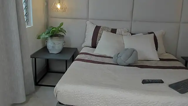 Snapshot of SamayRyann chatting on 07-02-26, 02:23 SamayRyann online show from 07-02-26, 02:23