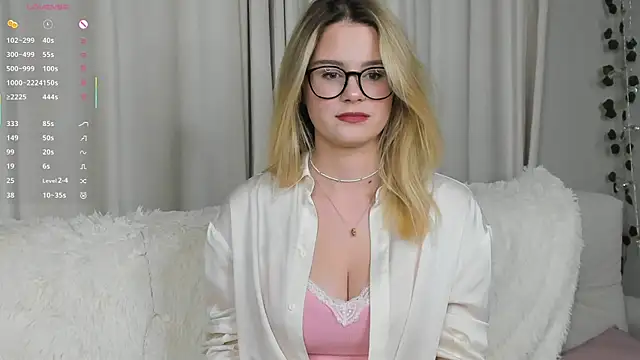 Snapshot of EngelDutch chatting on 11-17-25, 03:07 EngelDutch online show from 11-17-25, 03:07