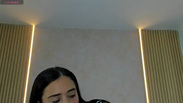 ZOEBARLOWE online show from 11-06-25, 07:04