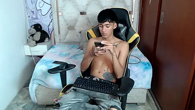 Snapshot of yiisu_ chatting on 10-26-25, 12:22 yiisu  online show from 10-26-25, 12:22