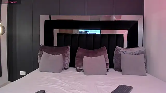 sofiaa brown online show from 11-12-25, 05:08