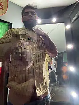 Snapshot of crazybarber69 chatting on 01-12-26, 06:18 crazybarber69 online show from 01-12-26, 06:18