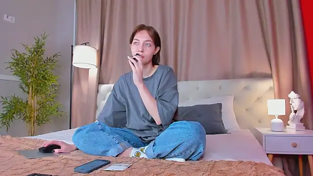 Snapshot of Skelerata chatting on 10-23-25, 01:05 Skelerata online show from 10-23-25, 01:05