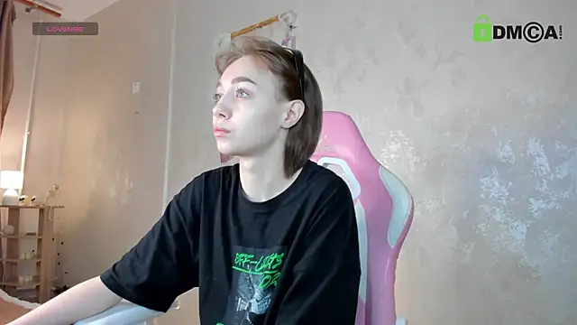 Snapshot of Skelerata chatting on 11-21-25, 01:04 Skelerata online show from 11-21-25, 01:04