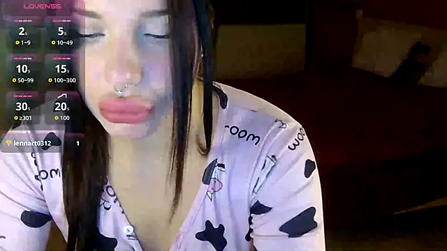 Snapshot of Cassie_Pinkkk chatting on 10-25-25, 01:18 Cassie Pinkkk online show from 10-25-25, 01:18