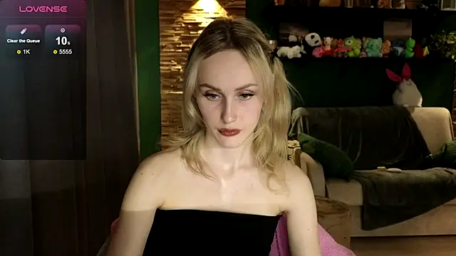 Snapshot of Belle_Vill3575 chatting on 11-19-25, 10:15 Belle Vill3575 online show from 11-19-25, 10:15