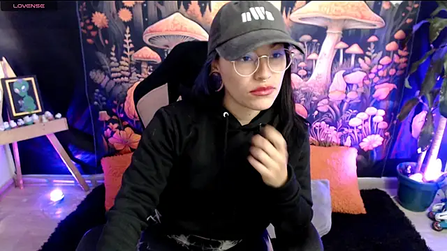 LunaBunny8 online show from 11-06-25, 03:13