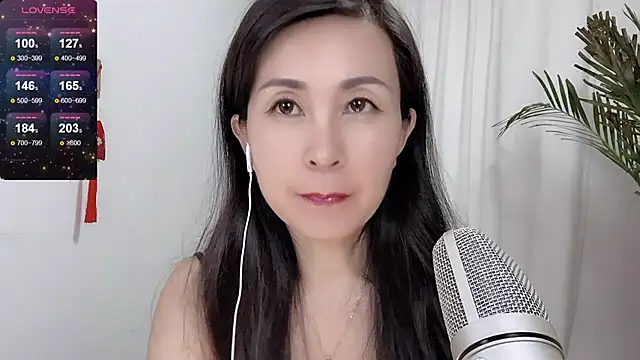 Snapshot of JackieBell chatting on 09-18-25, 05:42 JackieBell online show from 09-18-25, 05:42