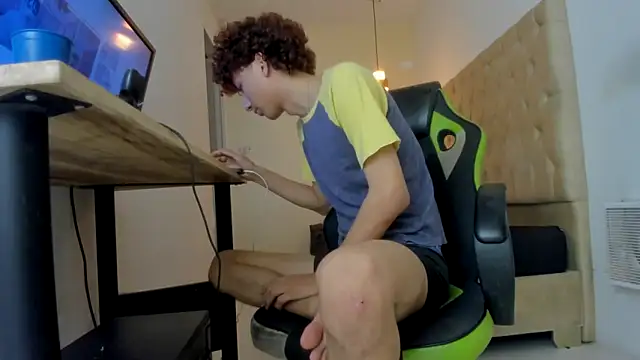 Darkknightx01 online show from 11-04-25, 03:27