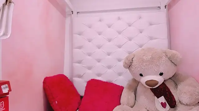 Snapshot of eimy_skinny_ chatting on 03-01-26, 12:29 eimy skinny online show from 03-01-26, 12:29