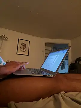 latina-pene online show from 10-13-25, 08:09