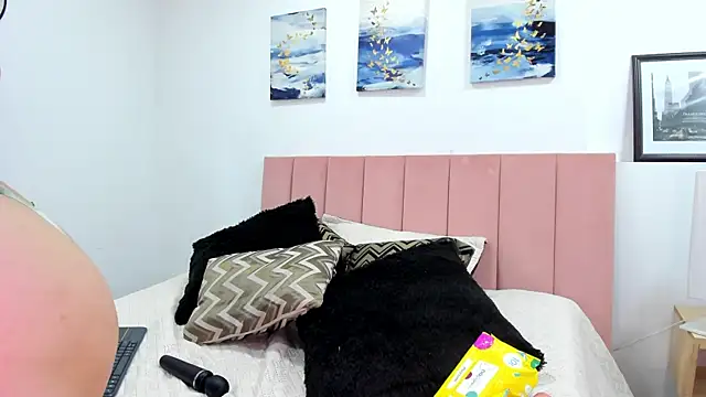 Snapshot of Maddy_Mills chatting on 04-23-26, 07:05 Maddy Mills online show from 04-23-26, 07:05
