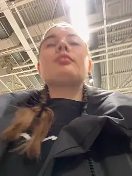 Snapshot of StephanieMur chatting on 09-30-25, 04:50 StephanieMur online show from 09-30-25, 04:50