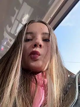 Snapshot of StephanieMur chatting on 10-05-25, 05:17 StephanieMur online show from 10-05-25, 05:17