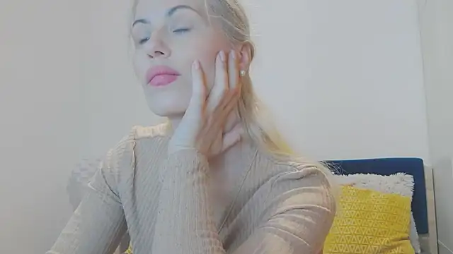 Snapshot of Lika_Soul chatting on 09-27-25, 04:01 Lika Soul online show from 09-27-25, 04:01