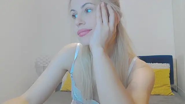 Snapshot of Lika_Soul chatting on 10-27-25, 04:22 Lika Soul online show from 10-27-25, 04:22