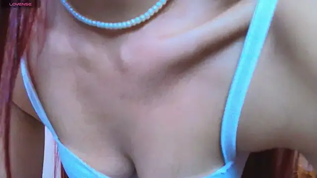 Snapshot of ViolethRosse chatting on 04-22-26, 01:52 ViolethRosse online show from 04-22-26, 01:52
