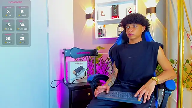 Snapshot of _taylor_black chatting on 07-18-26, 10:24 taylor black online show from 07-18-26, 10:24