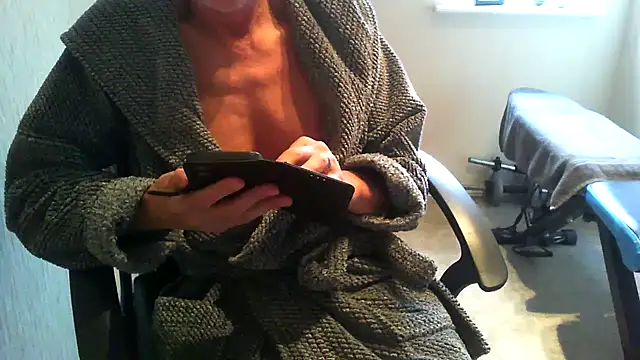 Snapshot of rogpb chatting on 10-13-25, 08:03 rogpb online show from 10-13-25, 08:03