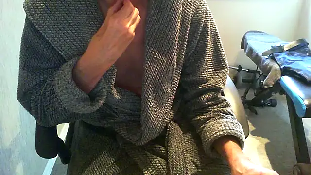 Snapshot of rogpb chatting on 10-17-25, 08:39 rogpb online show from 10-17-25, 08:39