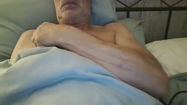 Snapshot of rogpb chatting on 10-17-25, 10:23 rogpb online show from 10-17-25, 10:23