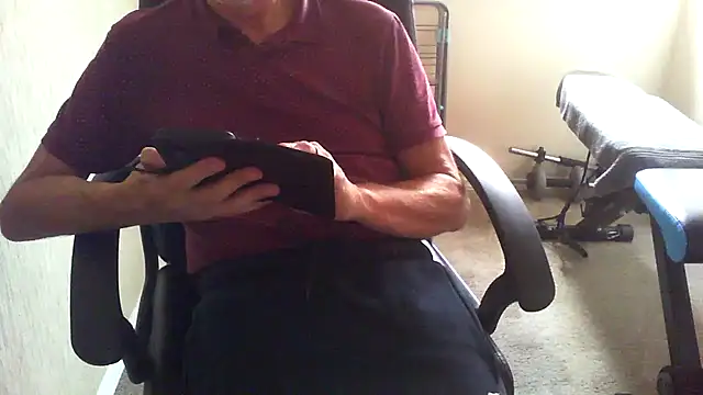 Snapshot of rogpb chatting on 10-21-25, 11:00 rogpb online show from 10-21-25, 11:00