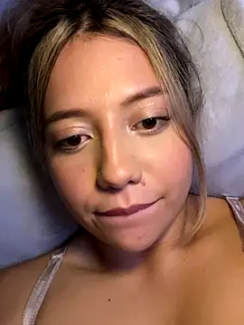 Snapshot of MissCat_ chatting on 10-06-25, 03:15 MissCat online show from 10-06-25, 03:15