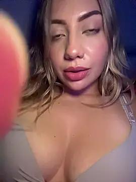 Snapshot of MissCat_ chatting on 11-09-25, 03:27 MissCat online show from 11-09-25, 03:27