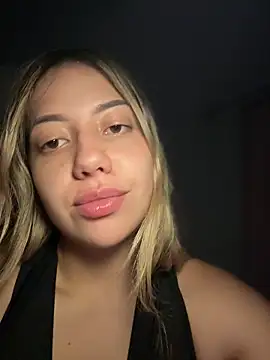 Snapshot of MissCat_ chatting on 12-04-25, 01:04 MissCat online show from 12-04-25, 01:04