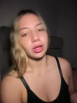 Snapshot of MissCat_ chatting on 12-14-25, 02:28 MissCat online show from 12-14-25, 02:28