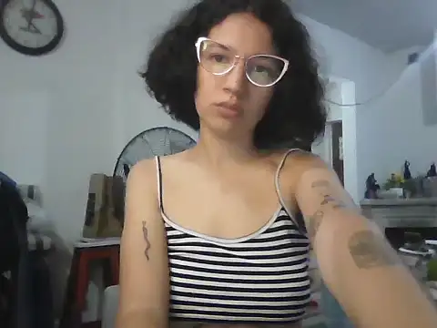 Snapshot of loliporomero chatting on 09-29-25, 01:33 loliporomero online show from 09-29-25, 01:33