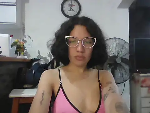 Snapshot of loliporomero chatting on 10-02-25, 01:45 loliporomero online show from 10-02-25, 01:45