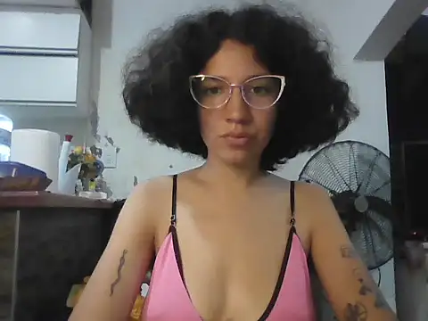 Snapshot of loliporomero chatting on 10-04-25, 07:56 loliporomero online show from 10-04-25, 07:56