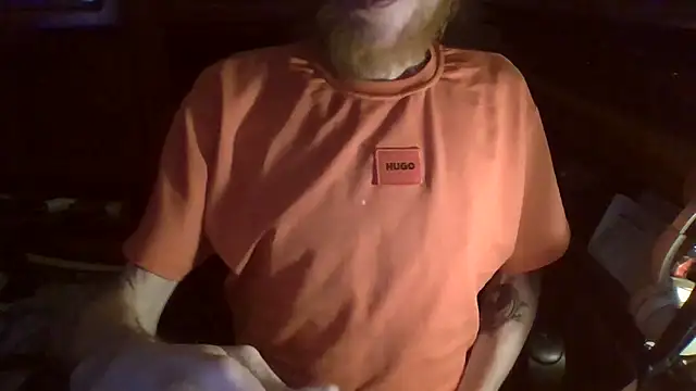 Snapshot of zipman92 chatting on 12-15-25, 06:12 zipman92 online show from 12-15-25, 06:12